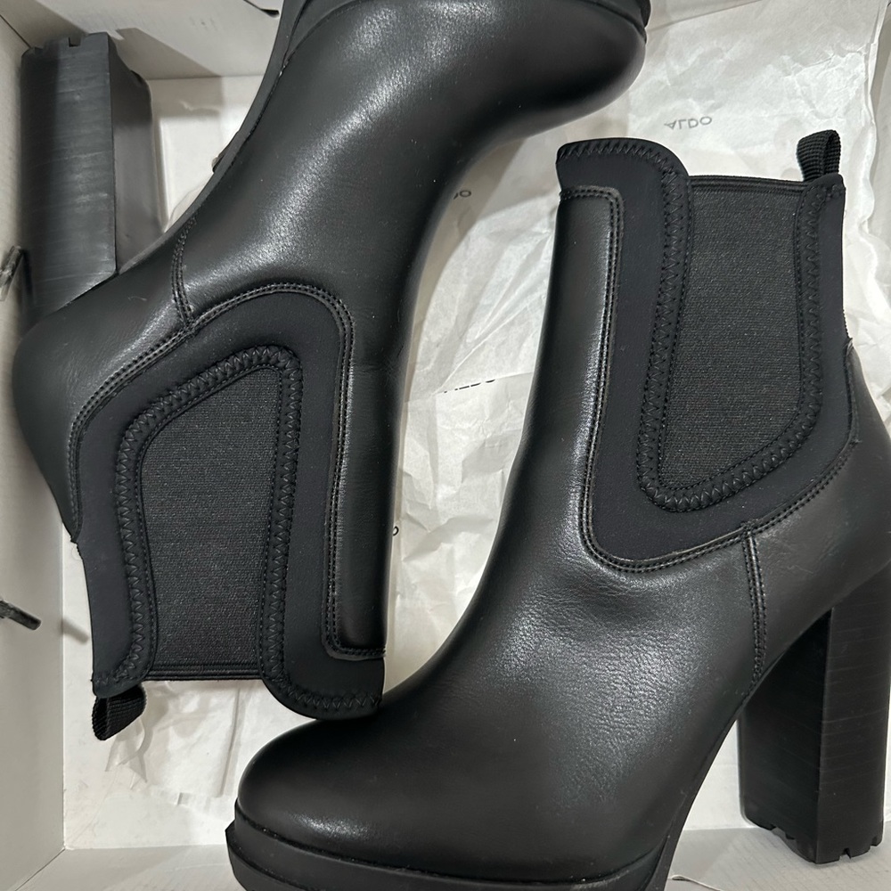 NWT Aurella Aldo boots